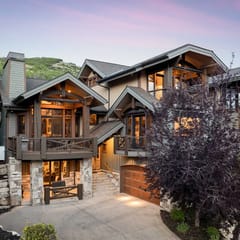 Luxury 4BR Retreat | Hot Tub, Views & Fireplace