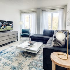 The Galleria on Main - 1BR in middle of Main!