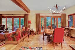 The Crescent Ridge, 2BR Ski Condo, Walk to Lifts! - Image 4