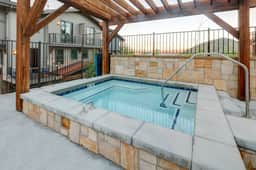 Blackstone 2BR | Walk to Lift, Pool, Hot Tub - Image 3