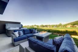 3BR Canyons Villa, Walk to Ski Lift, Hot Tub Views - Image 3