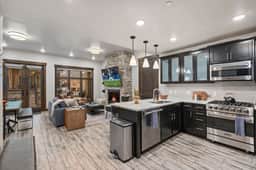 Blackstone 2BR Walk to Lifts, Hot Tub / Pool / Gym - Image 3