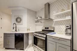 The Galleria on Main - 1BR in middle of Main! - Image 4