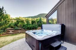 The Silver Spur | 5BR Cabin, Walk to PCMR - Image 3