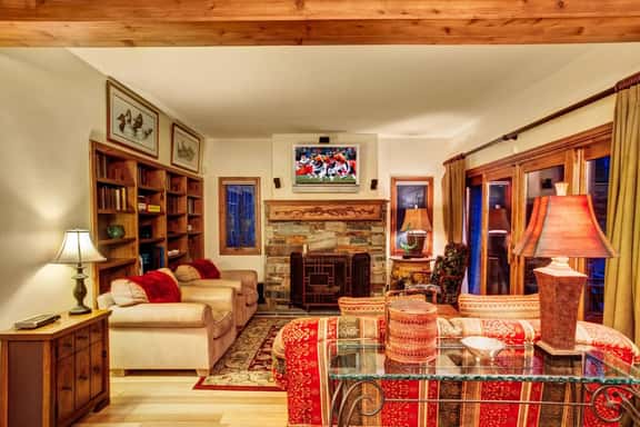 The Crescent Ridge, 2BR Ski Condo, Walk to Lifts! - Image 1
