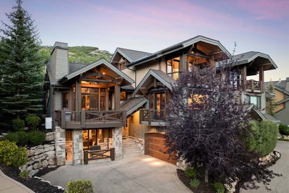Luxury 4BR Retreat | Hot Tub, Views & Fireplace - Image 1
