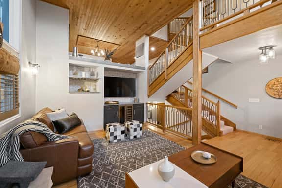 Old Town 3BR | Steps to Town Lift & Main St - Image 1