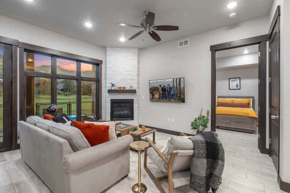 The Blackstone 2BR Walk to Lifts, Pool, Hot Tub - Image 1