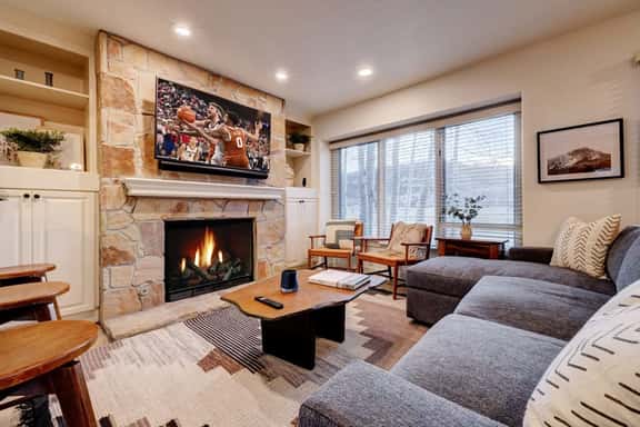 The Wildflower | Lower DV 2BR, Private Hot Tub - Image 1