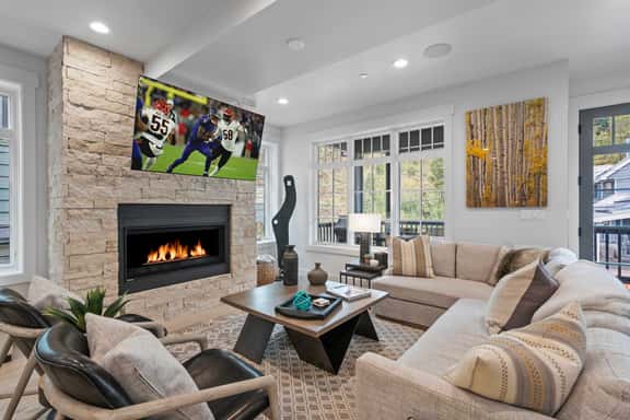 Luxury 5BR Getaway with Mountain Views & Hot Tub - Image 1