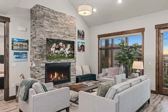 Lofts at Blackstone | 3BR Walk to Lifts, Pool - Image 1