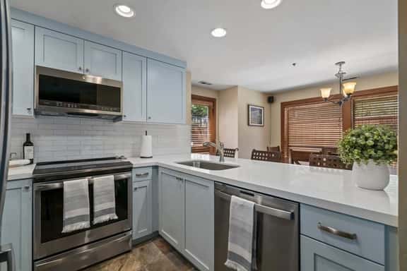 The Silver Cliff, 2BR Walk to Lifts and Main St! - Image 1