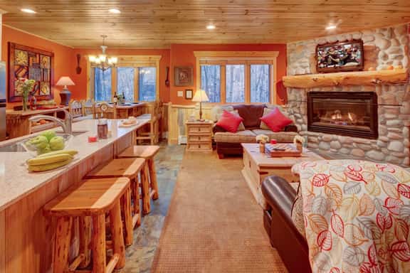 The Timber Wolf Lodge 2BR, mins to Canyons Skiing - Image 1