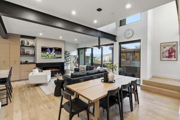Walk to Sunrise Gondola • 5BR Townhome w/ Hot Tub - Image 1