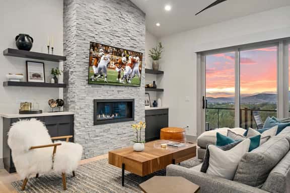 4BR Villa Walk to Lifts, Hot Tub, Brand New! - Image 1