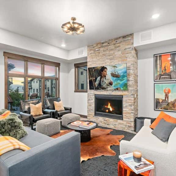Blackstone 2BR | Walk to Lift, Pool, Hot Tub - Image 1