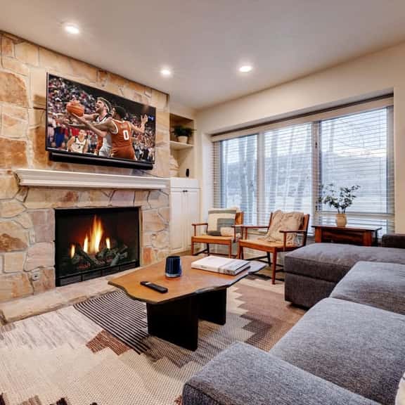 The Wildflower | Lower DV 2BR, Private Hot Tub - Image 1