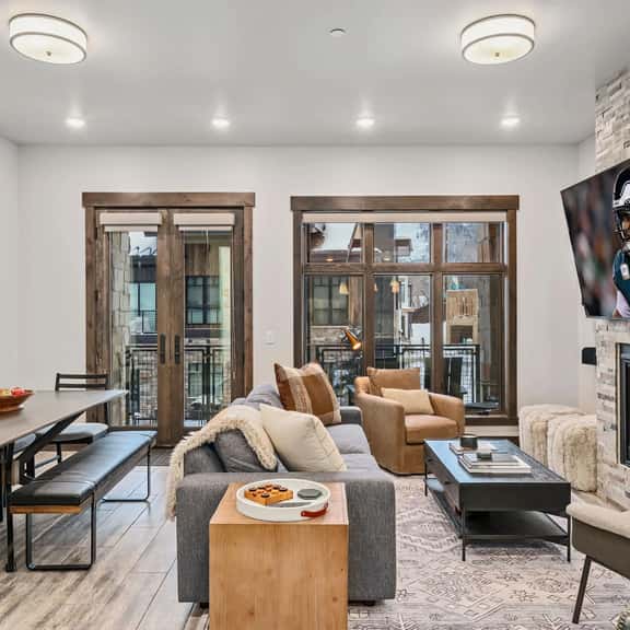Blackstone 2BR Walk to Lifts, Hot Tub / Pool / Gym - Image 1