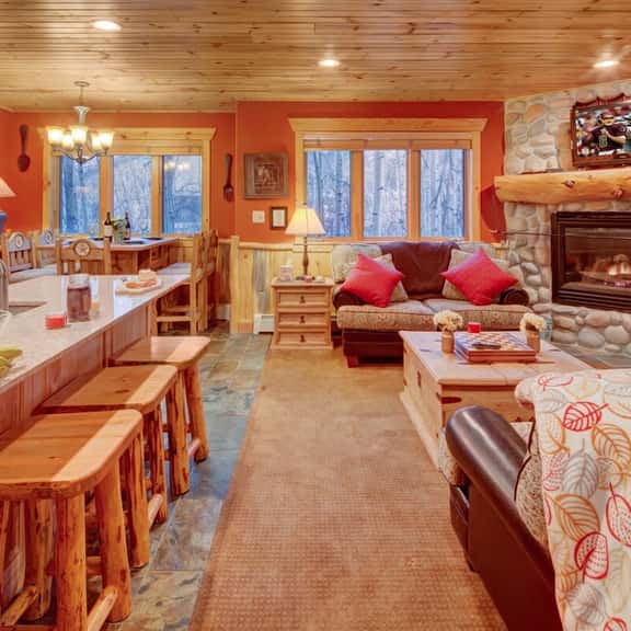 The Timber Wolf Lodge 2BR, mins to Canyons Skiing - Image 1
