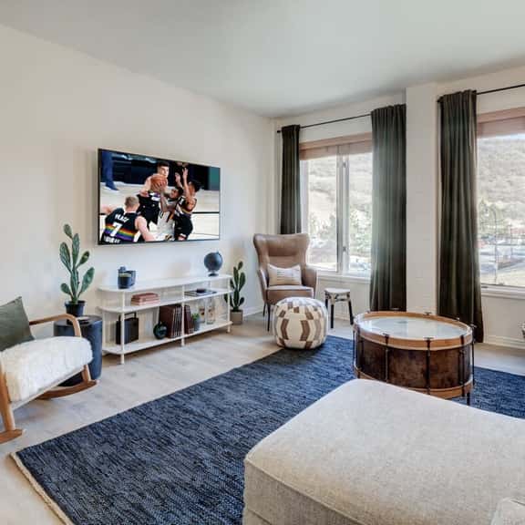 The Pioneer on Main | 1BR, Walk to Town Lift - Image 1