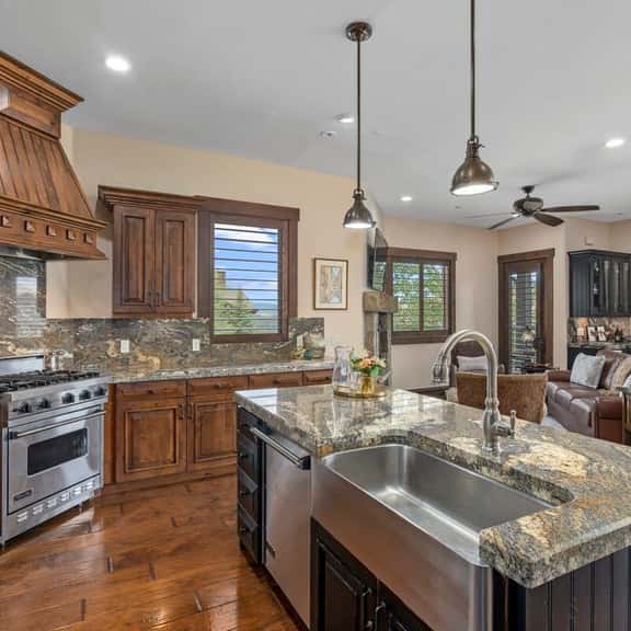 2BR Canyons Villa - Pool, Hot Tub, Walk to Lifts - Image 1