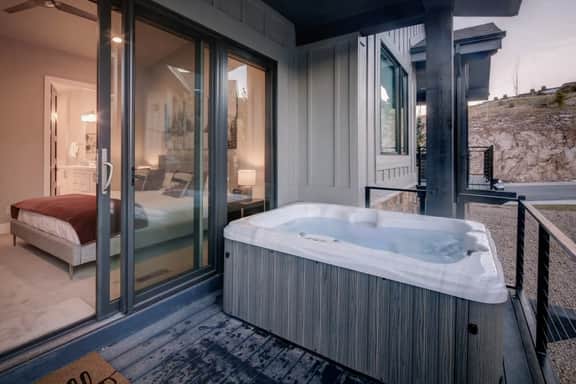 The Holly Frost | 4BR Canyons Villa with Hot Tub! - Image 3