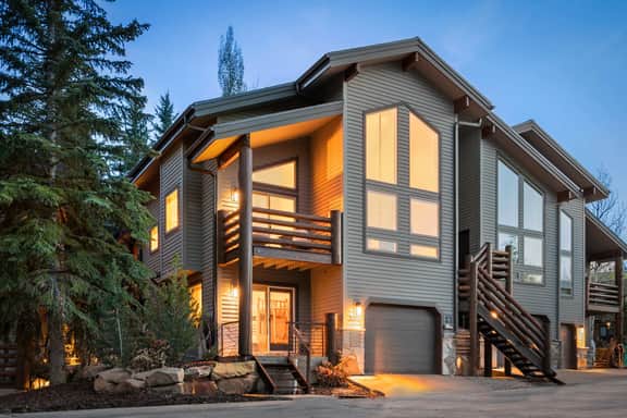 3BR Near Slopes & Main | Hot Tub + Modern Comfort - Image 2