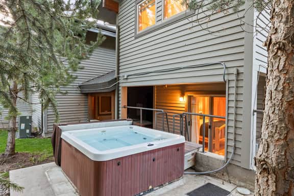 3BR Near Slopes & Main | Hot Tub + Modern Comfort - Image 3