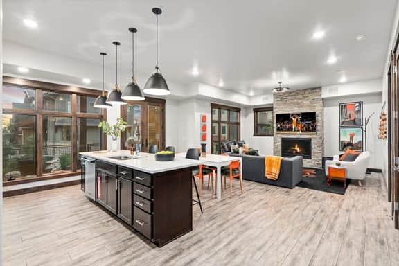 Blackstone 2BR | Walk to Lift, Pool, Hot Tub - Image 5