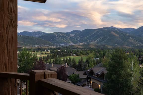 Luxury 4BR Retreat | Hot Tub, Views & Fireplace - Image 4