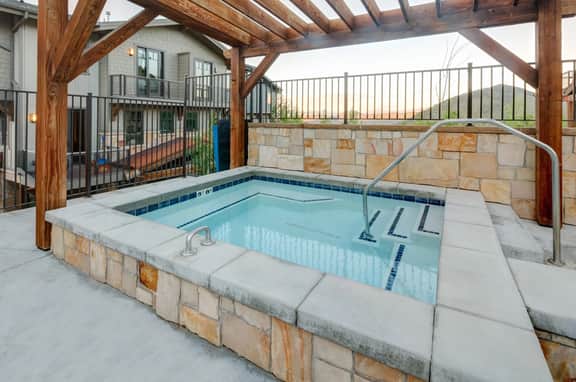 The Blackstone 2BR Walk to Lifts, Pool, Hot Tub - Image 4