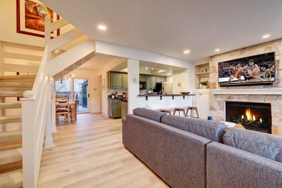 The Wildflower | Lower DV 2BR, Private Hot Tub - Image 3