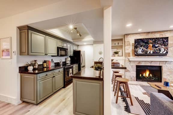 The Wildflower | Lower DV 2BR, Private Hot Tub - Image 4