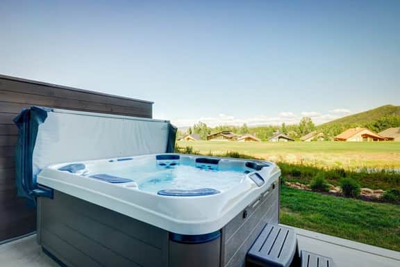 3BR Canyons Villa, Walk to Ski Lift, Hot Tub Views - Image 2