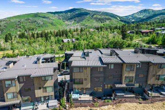 Canyons Ridge - Brand New Ski In Townhouse - Image 3