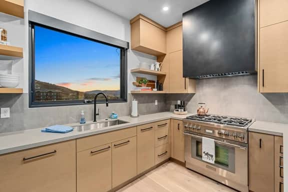 Canyons Ridge - Brand New Ski In Townhouse - Image 4