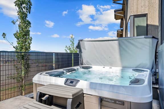 Canyons Ridge - Brand New Ski In Townhouse - Image 2