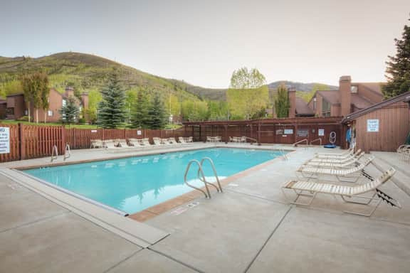 Spacious Three Kings 2BR Townhouse - Walk to Lift! - Image 2