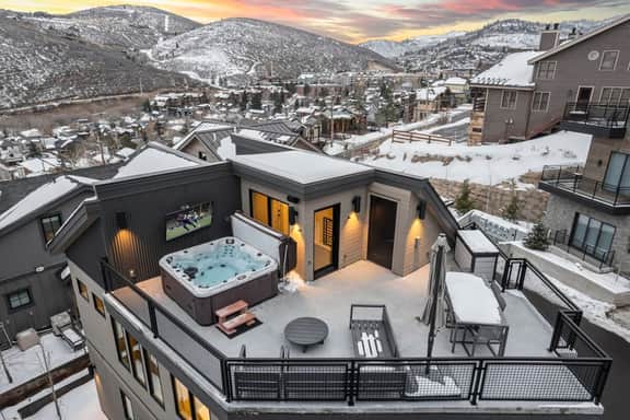 Luxe Park City Ski-In/Ski-Out Retreat - Image 4
