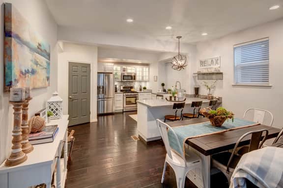 The Daly Ave, Old Town 2BR/3BA, Walk to Main - Image 2