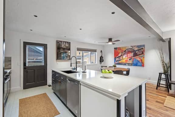 Newly renovated 2BR Downtown, Main St, PCMR - Image 3