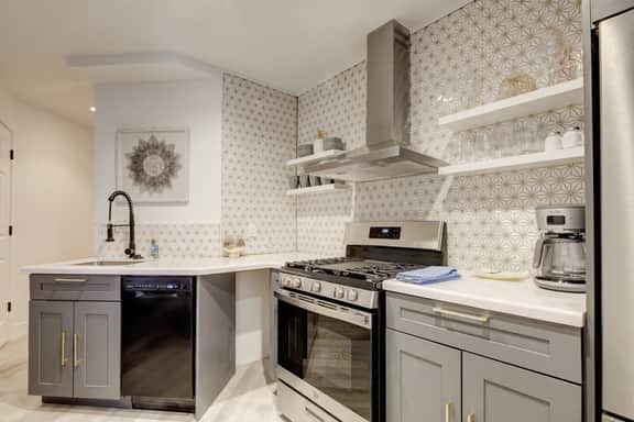 The Galleria on Main - 1BR in middle of Main! - Image 4