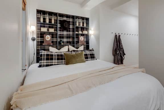 The Pioneer on Main | 1BR, Walk to Town Lift - Image 4