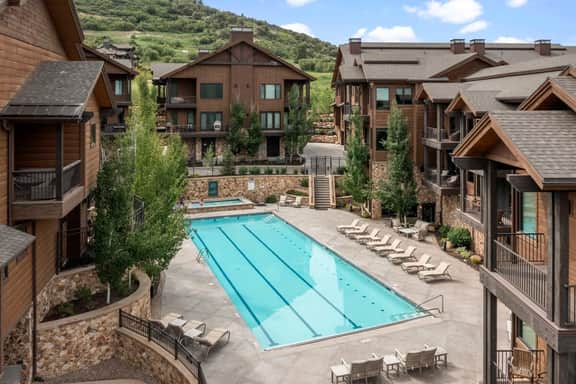 2BR Canyons Villa - Pool, Hot Tub, Walk to Lifts - Image 2
