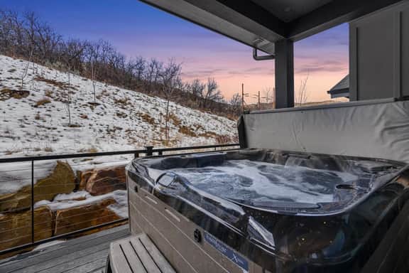 4BR Villa Walk to Lifts, Hot Tub, Brand New! - Image 2