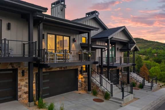 4BR Villa Walk to Lifts, Hot Tub, Brand New! - Image 4